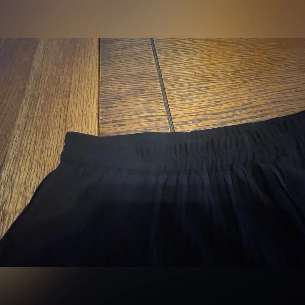 H&M Black Women's Pleated Hem Skort Shorts